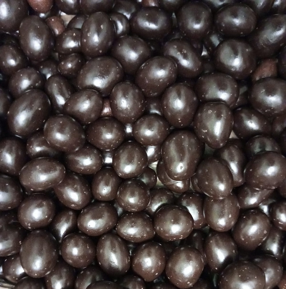 Арахис в шоколадной глазури "Горький"  — жареный арахис в шоколадной глазури (Горький).  Лакомство, сочетающее в себе вкус орехов и вкус горького шоколада. Незаменим к чаю или кофе. Необходимо контролировать потребление данного продукта. 
